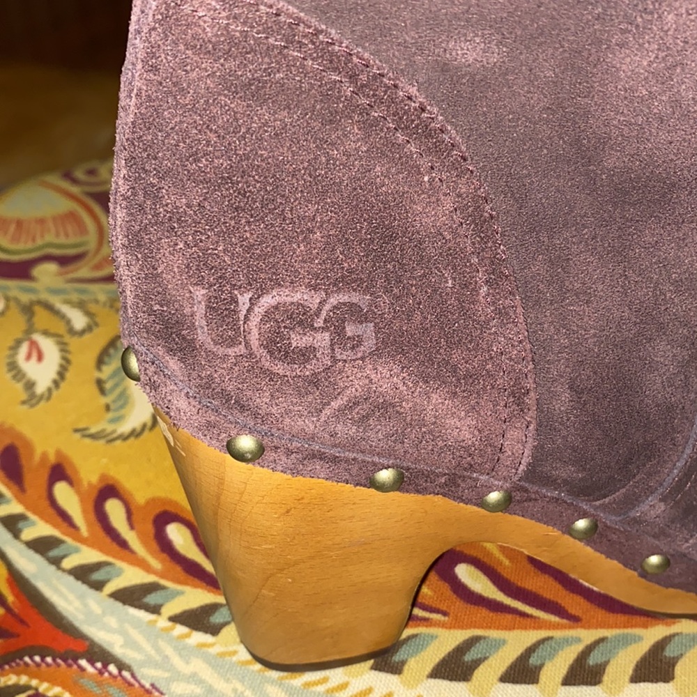UGG Brown suede boots. EUC. Size 9. - Picture 4 of 9